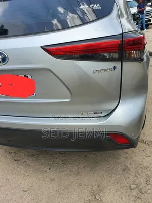Toyota Highlander Hybrid 2023 Silver