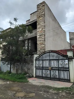 7bdrm Townhouse/Terrace in Tafo, Yeka for sale