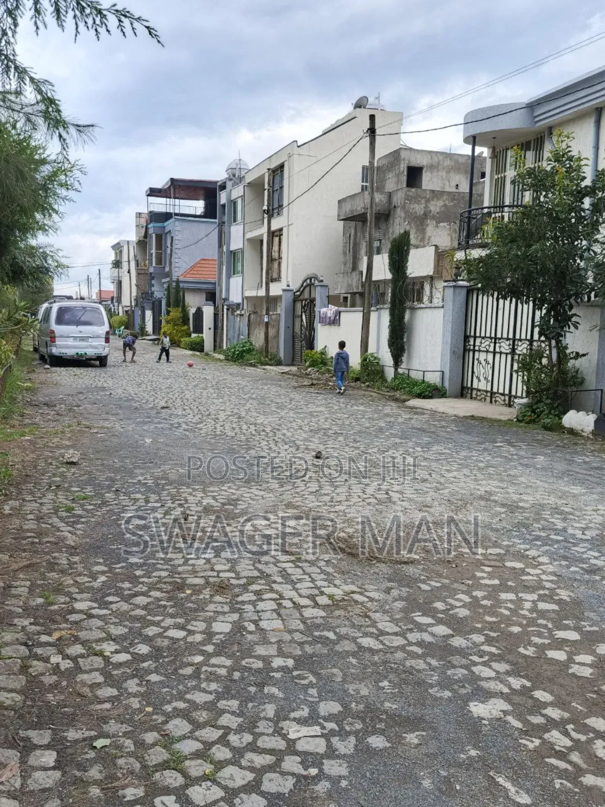 7bdrm Townhouse/Terrace in Tafo, Yeka for sale