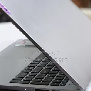 New Laptop Lenovo 8GB AMD Ryzen 5 SSD 512GB