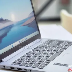 New Laptop Lenovo 8GB AMD Ryzen 5 SSD 512GB