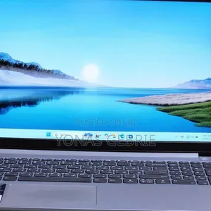 New Laptop Lenovo 8GB AMD Ryzen 5 SSD 512GB