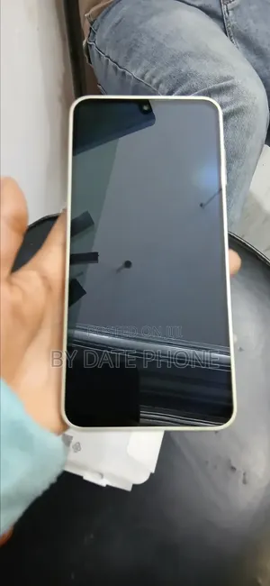 Photo - New Samsung Galaxy A16 5G 128 GB Gold