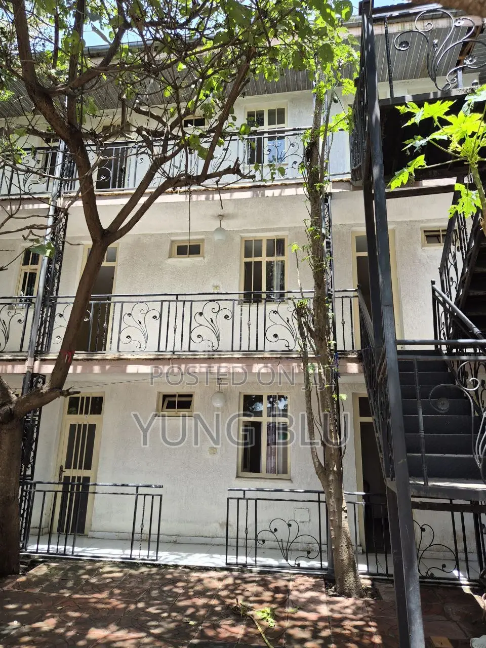 Hotel in the Center of Dukem