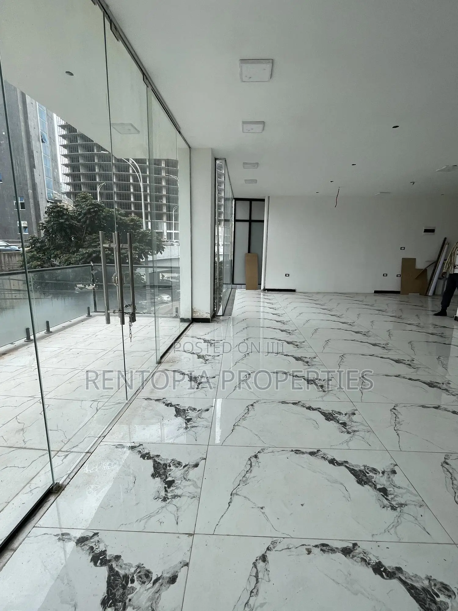 Space for Rent!የሚከራይ የንግድ ቦታ!