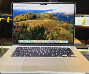 New Laptop Apple MacBook Air 2022 M2 16GB Intel SSD 256GB