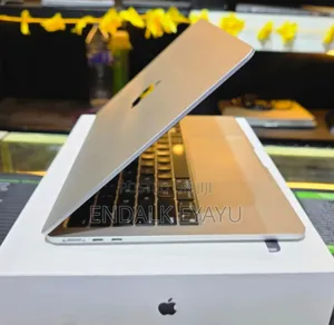 Photo - New Laptop Apple MacBook Air 2022 M2 16GB Apple M2 SSD 256GB