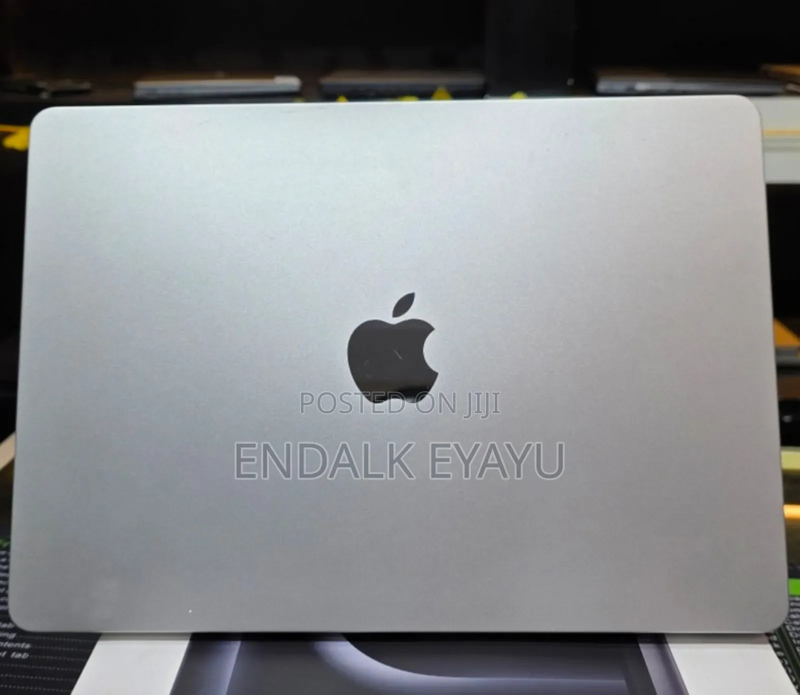 New Laptop Apple MacBook Air 2022 M2 16GB Apple M2 SSD 256GB