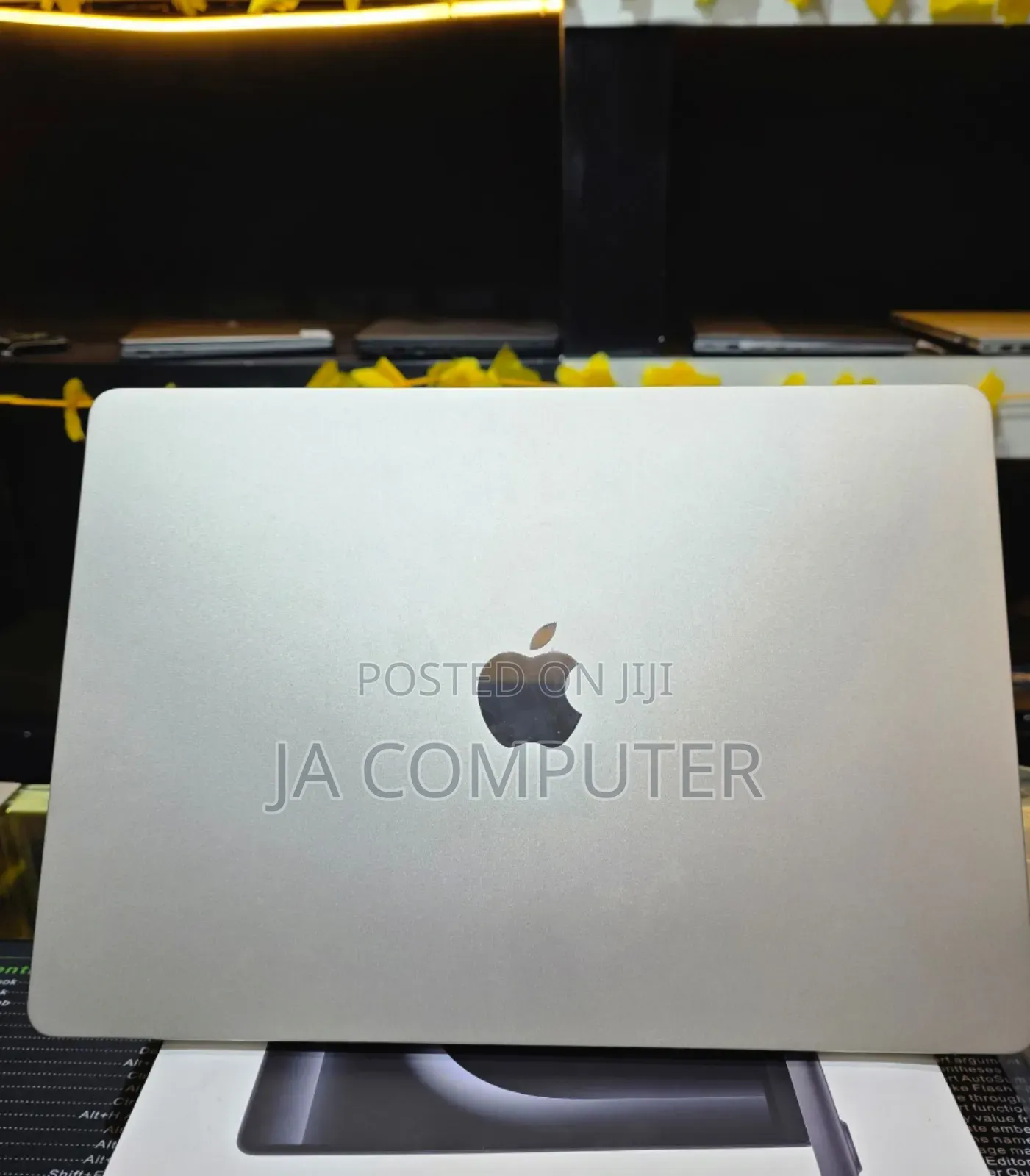 New Laptop Apple MacBook Pro M1 16GB Apple M1 Pro SSD 512GB