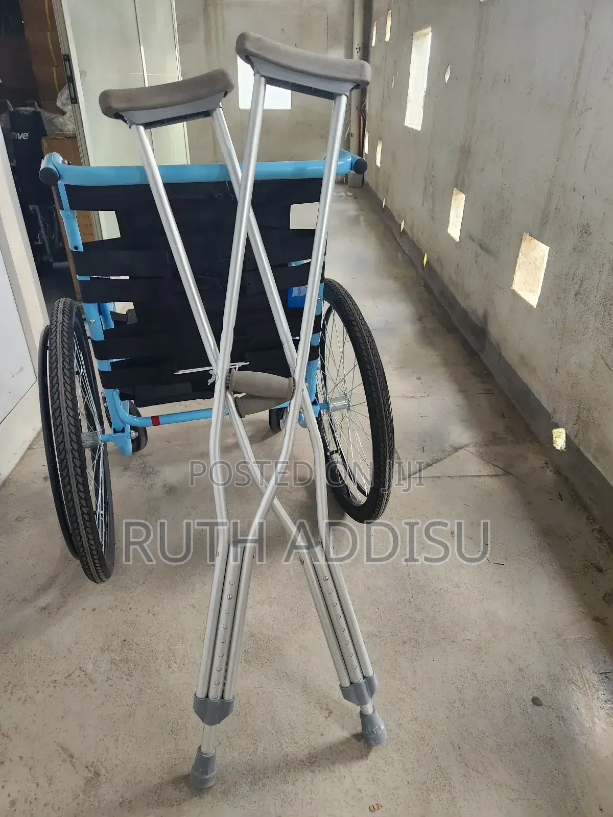 Axillary Bilateral Crutches輕微medical Crutches暸我medical Crutches 2 PCS