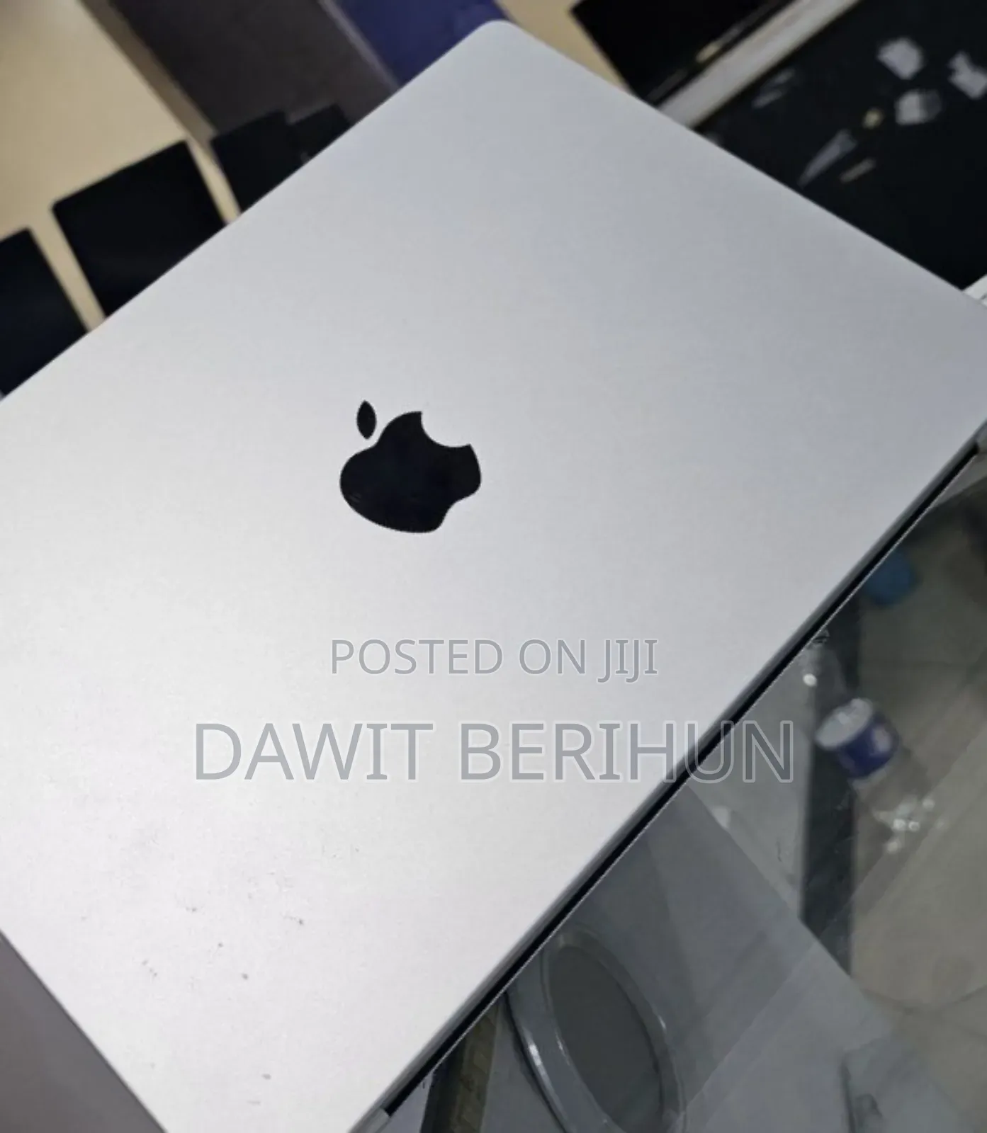 New Laptop Apple MacBook Pro 8GB Apple M3 SSD 512GB