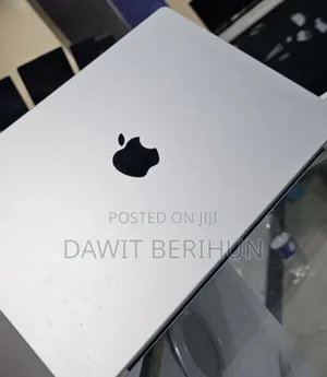 New Laptop Apple MacBook Pro 8GB Apple M3 SSD 512GB