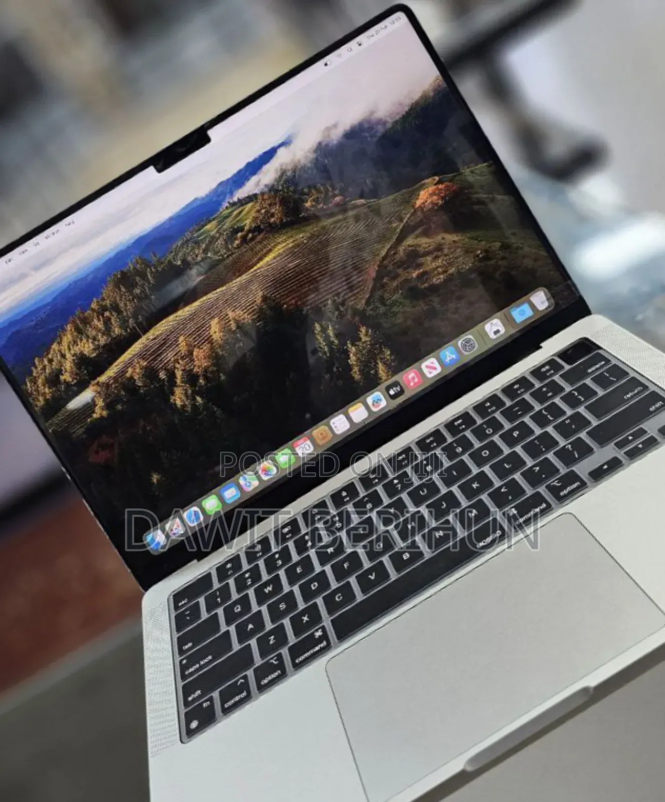 New Laptop Apple MacBook Pro 8GB Apple M3 SSD 512GB