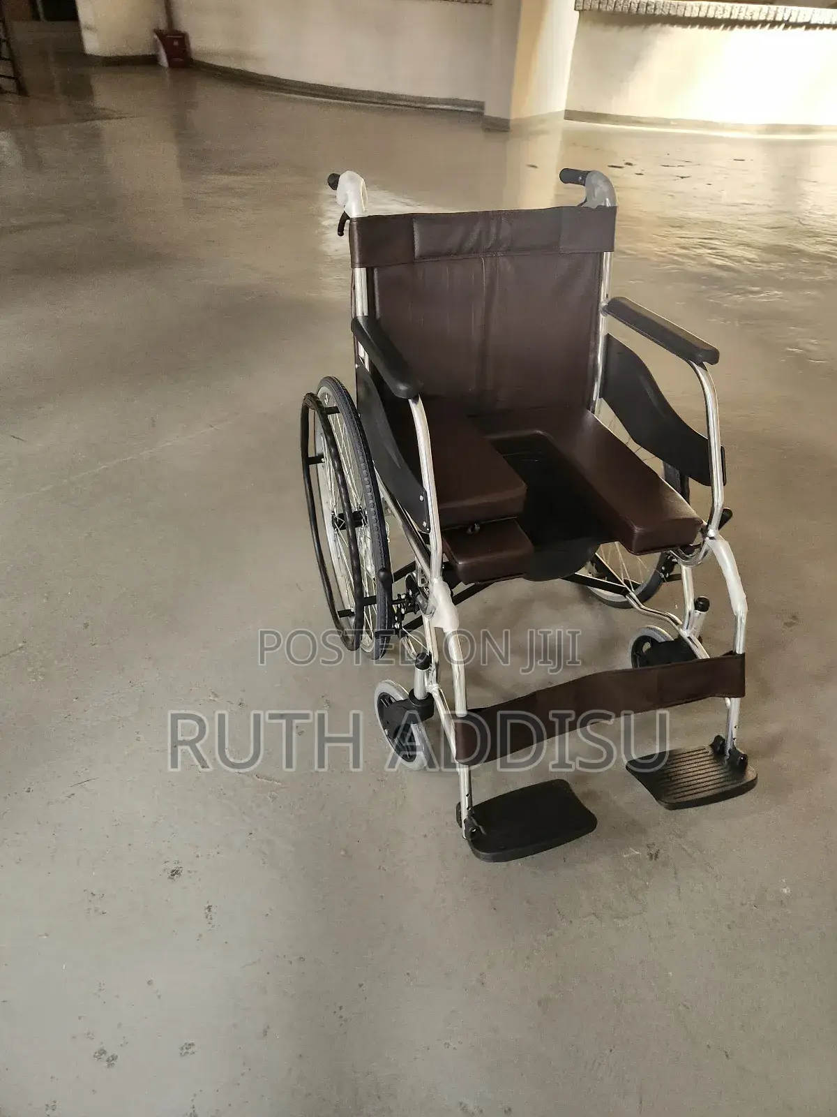 Wheelchair痛哭medical Foldable Commode Wheelchair免得wheelchair Almunium