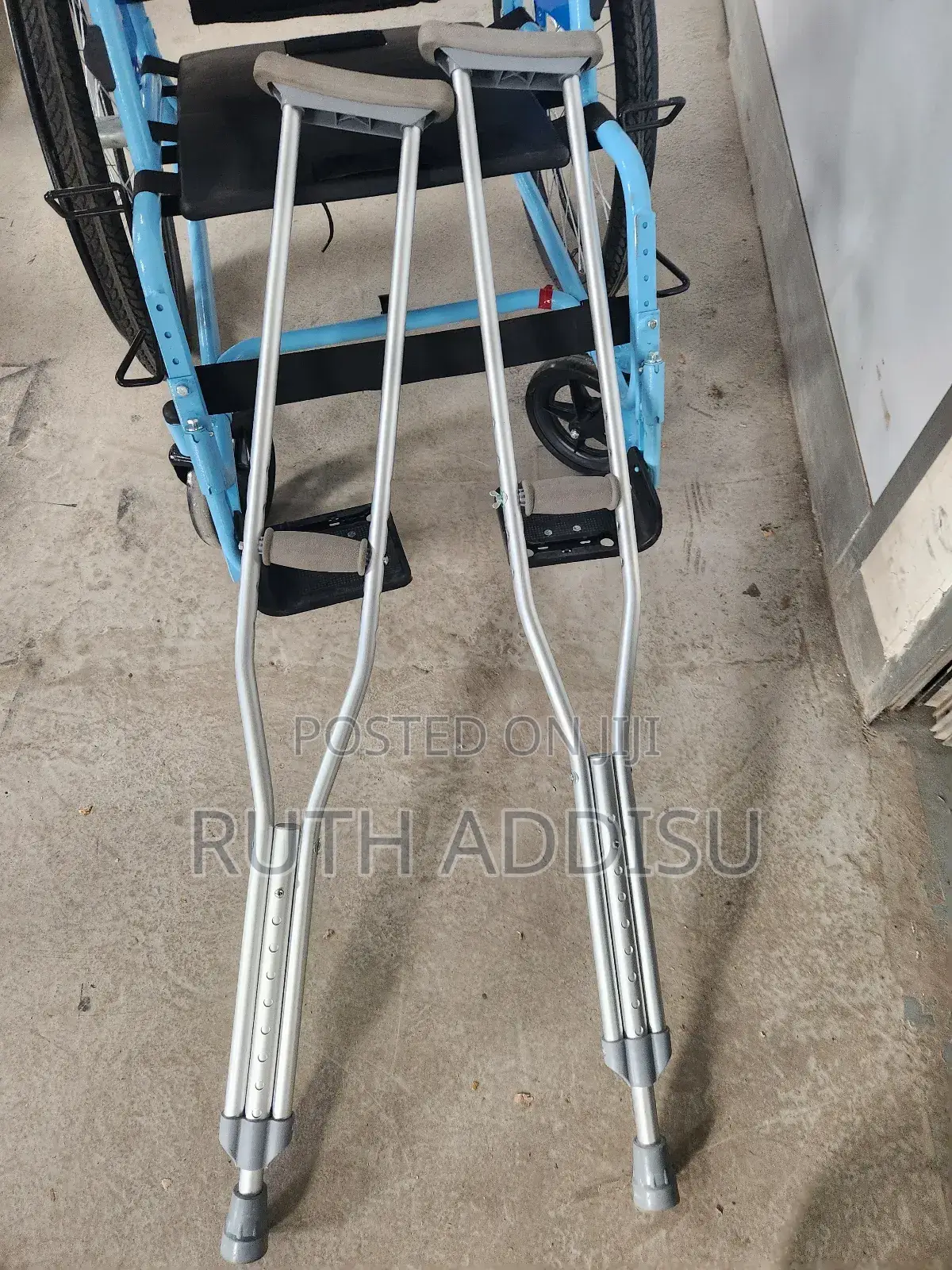 Axillary Bilateral Crutches ባለ ብብት ከልሙኒየም ክራንች索取axillary Crutches
