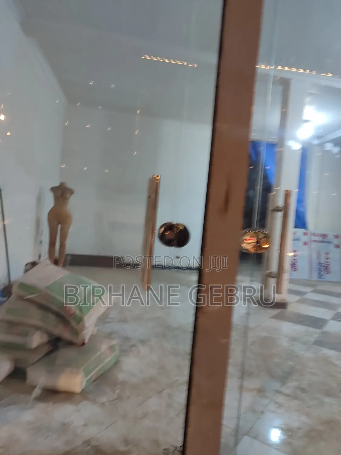 Shopping Rent for Maketing Center Show Room and Other