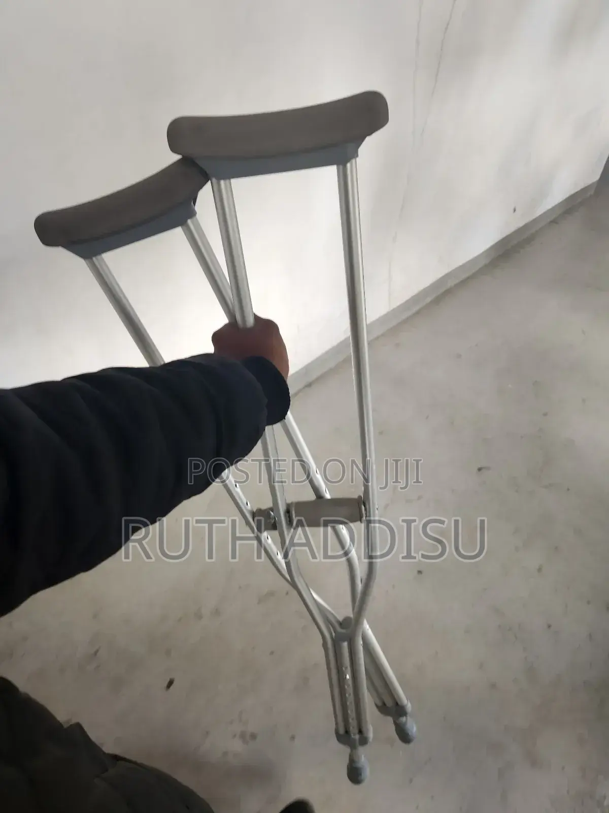 Axillary Bilateral Crutches延誤brand New Axillary Crutches痛楚crutches New