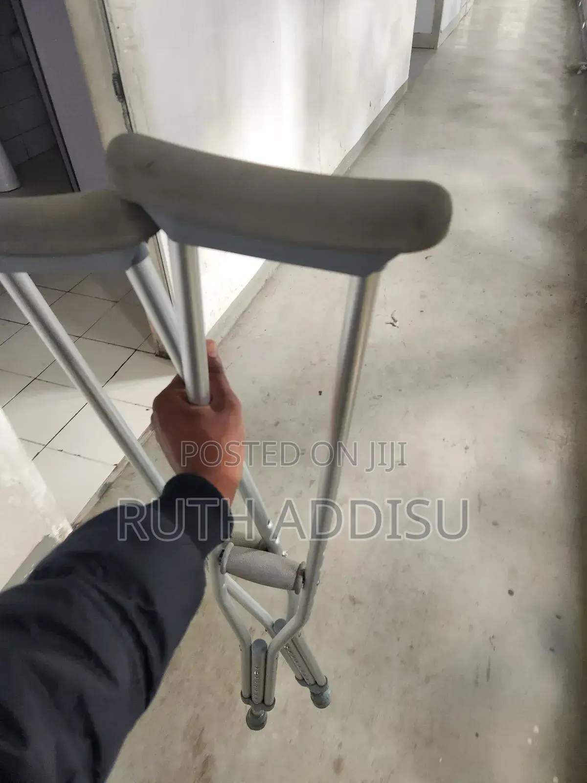 Axillary Bilateral Crutches延誤brand New Axillary Crutches痛楚crutches New