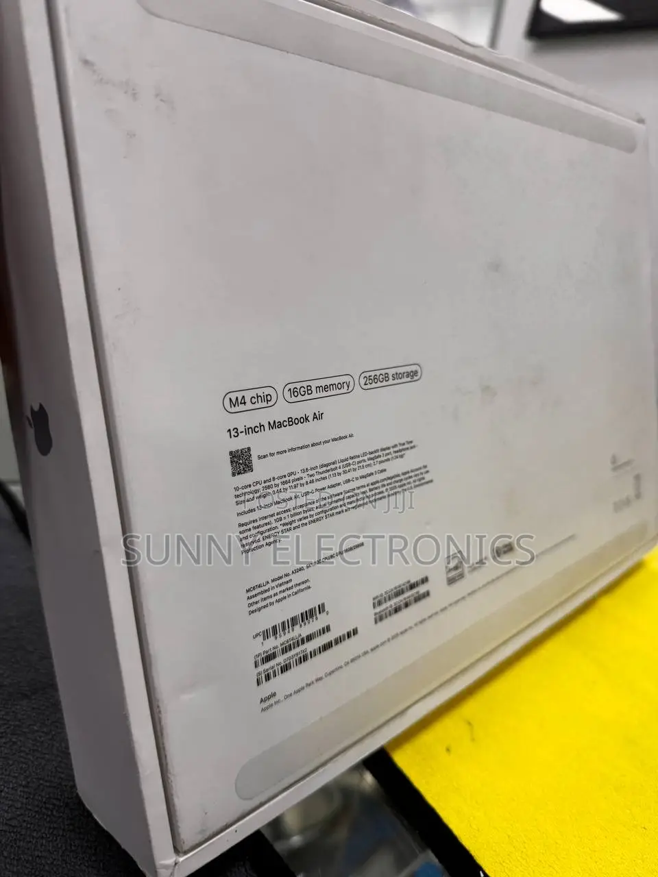 New Laptop Apple MacBook Air 2025 M4 13-Inch 16GB Apple M4 SSD 256GB