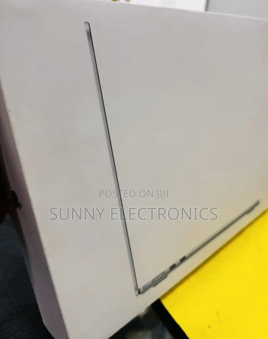 New Laptop Apple MacBook Air 2025 M4 13-Inch 16GB Apple M4 SSD 256GB