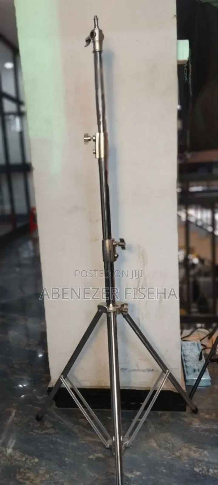 Almuniyem Light Stand