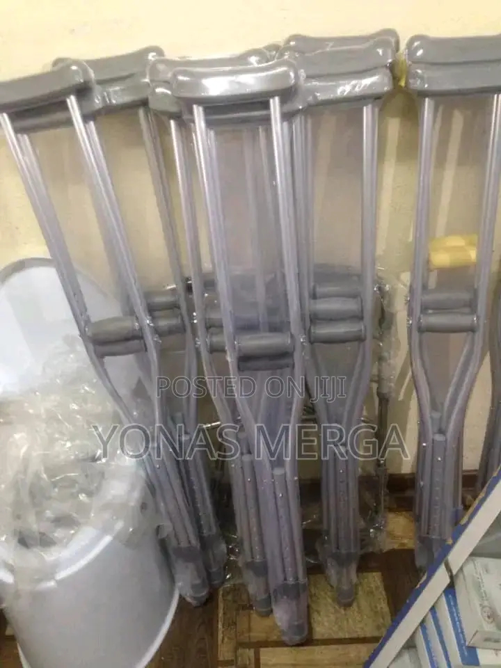 Crutches嗇丁underarm Crutches Are Generally Used for People Recovering