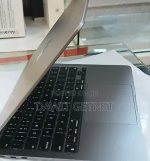 Photo - New Laptop Apple MacBook Air 2022 M2 8GB Intel Core I5 SSD 256GB