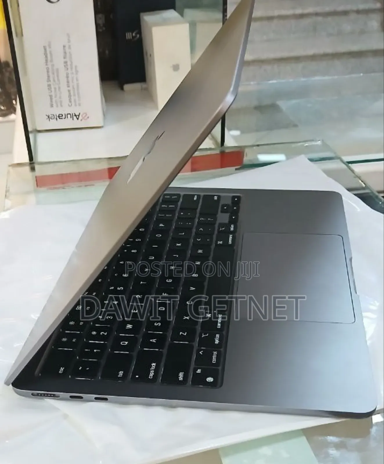 New Laptop Apple MacBook Air 2022 M2 8GB Intel Core I5 SSD 256GB