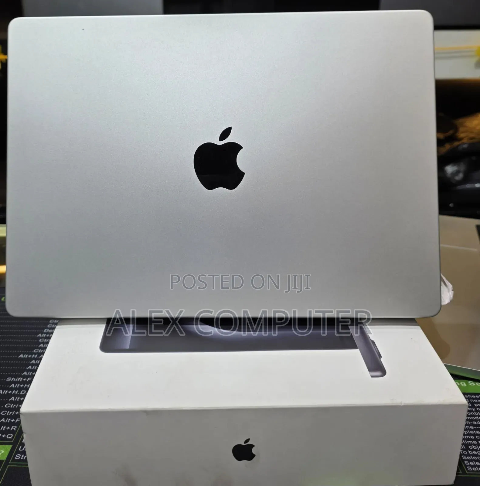 New Laptop Apple MacBook Pro M1 16GB Apple M1 Pro SSD 512GB
