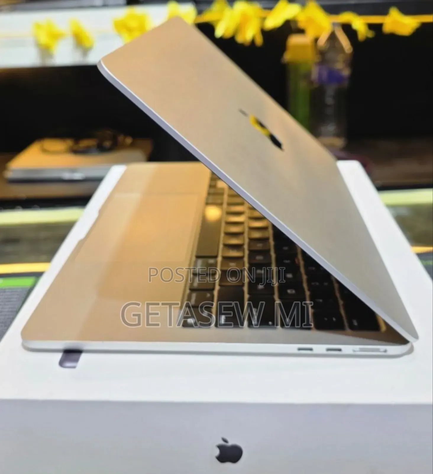 New Laptop Apple MacBook Air 2022 M2 16GB Apple M2 SSD 256GB