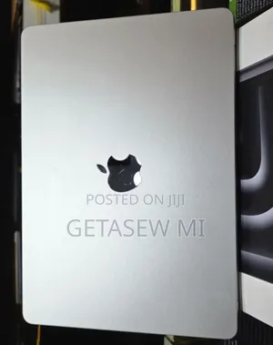 New Laptop Apple MacBook Air 2022 M2 16GB Apple M2 SSD 256GB