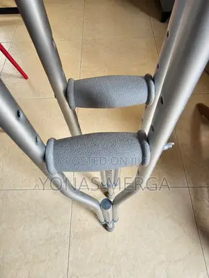 Pair of Best-Duty Crutches双፮axillary Crutches for Adult።口portable Kit