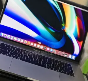 Photo - New Laptop Apple MacBook Pro 32GB Intel Core I9 SSD 512GB