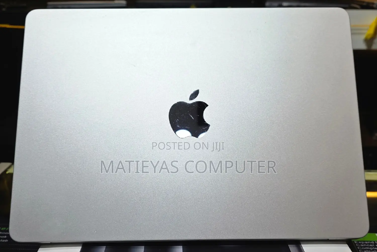 New Laptop Apple MacBook Air 2022 M2 16GB Apple M2 SSD 256GB