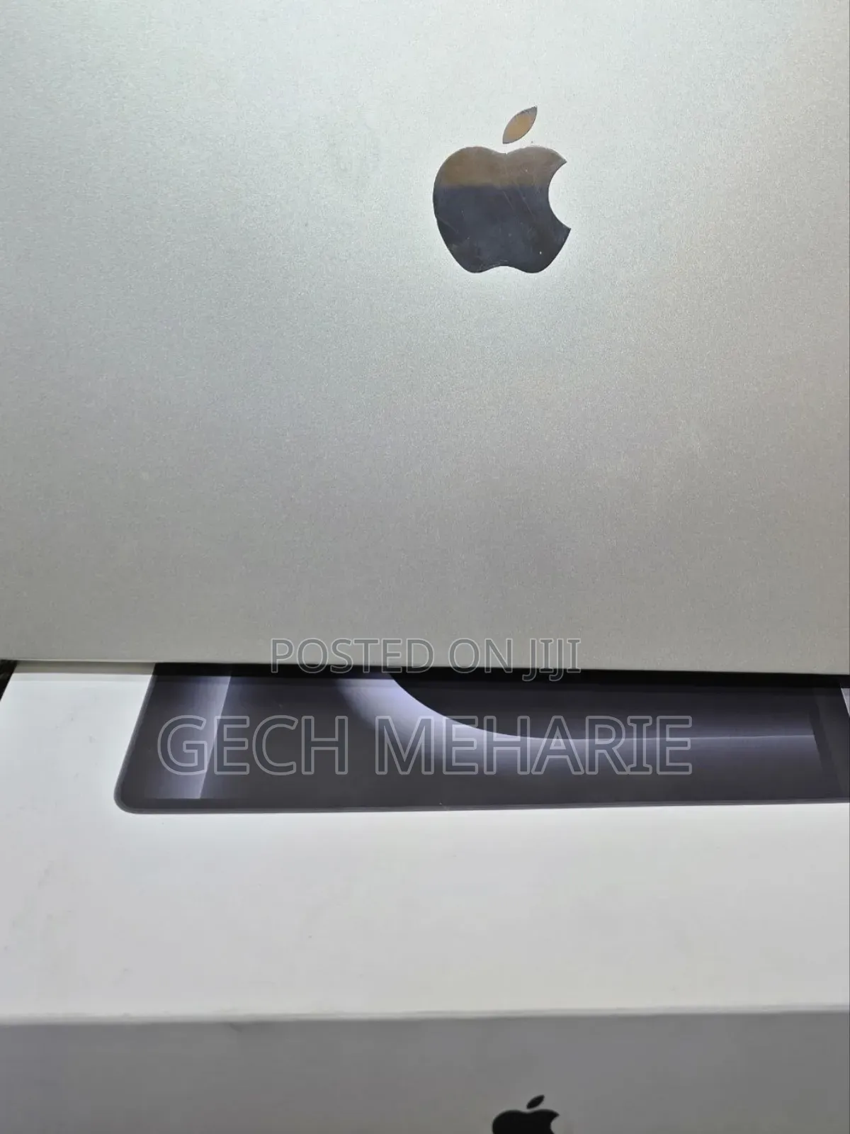 New Laptop Apple MacBook Air 2024 M3 13-Inch 8GB Apple M3 SSD 256GB