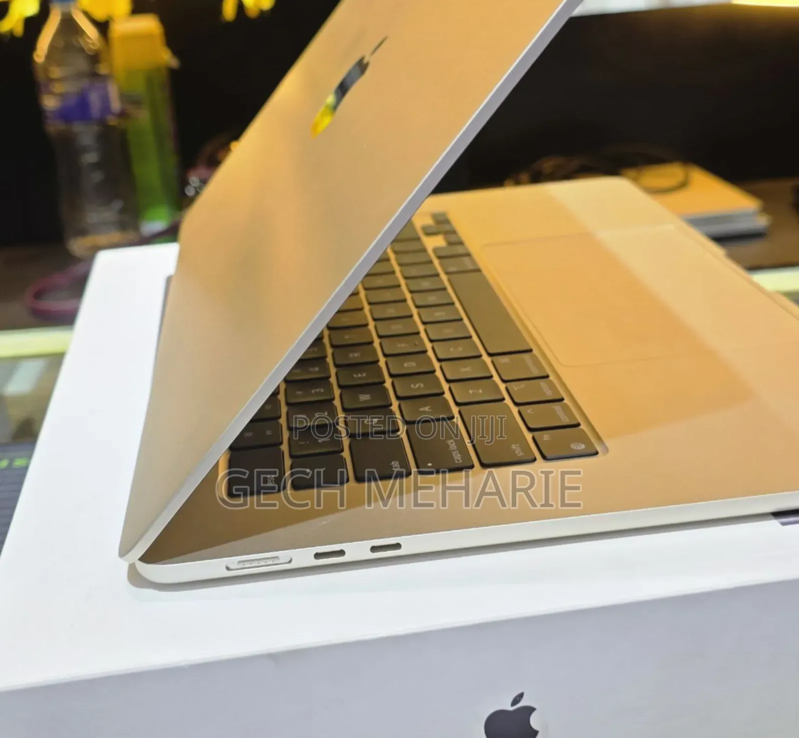 New Laptop Apple MacBook Air 2024 M3 13-Inch 8GB Apple M3 SSD 256GB