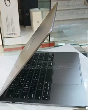 New Laptop Apple MacBook Air 2022 M2 8GB Apple M2 SSD 256GB