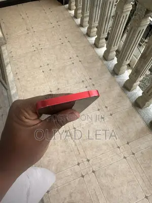 Apple iPhone 12 64 GB Red