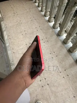 Apple iPhone 12 64 GB Red