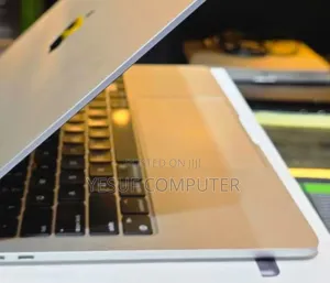 New Laptop Apple MacBook Air 2022 M2 16GB Apple M2 SSD 256GB