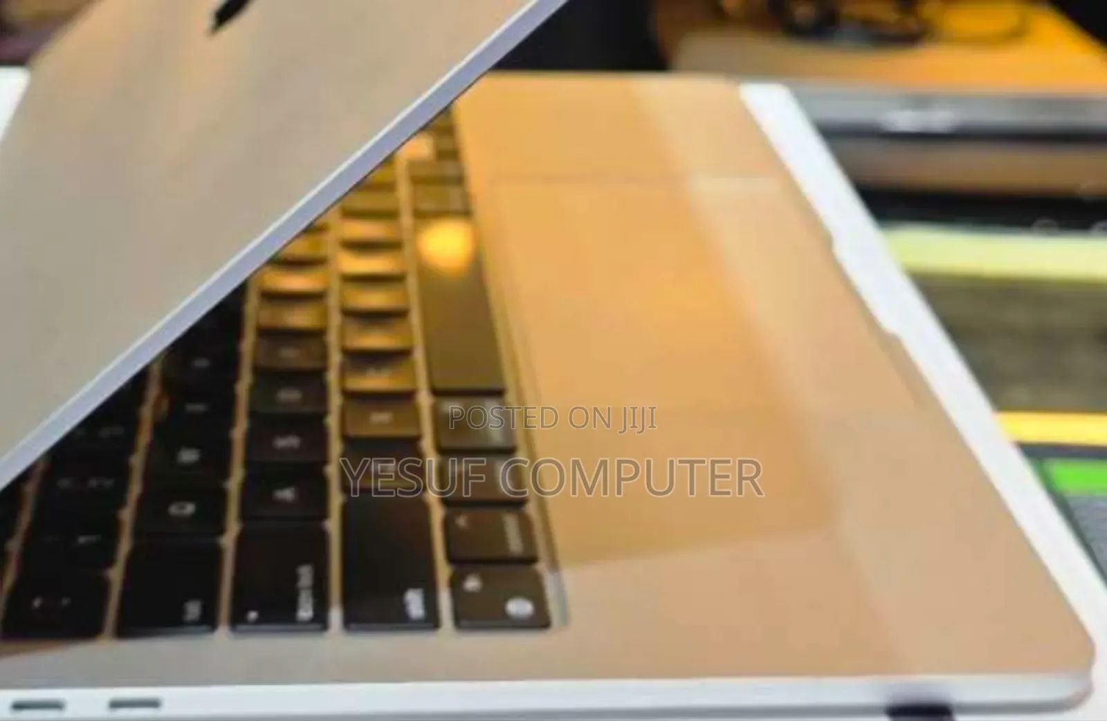 New Laptop Apple MacBook Air 2022 M2 16GB Apple M2 SSD 256GB