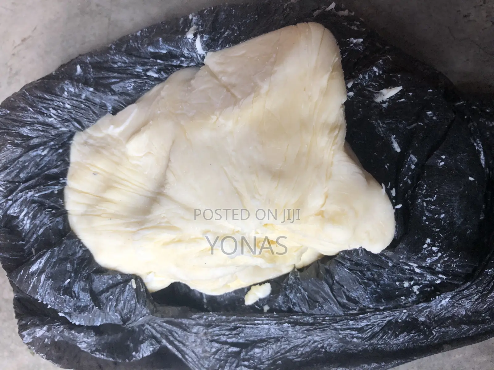 የተፈጥሮ ንፁህ ቀይና ነጭ ማር አለ እንዲሁም ቅቤ አለ