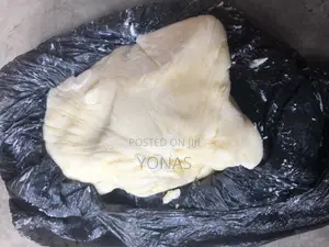 የተፈጥሮ ንፁህ ቀይና ነጭ ማር አለ እንዲሁም ቅቤ አለ