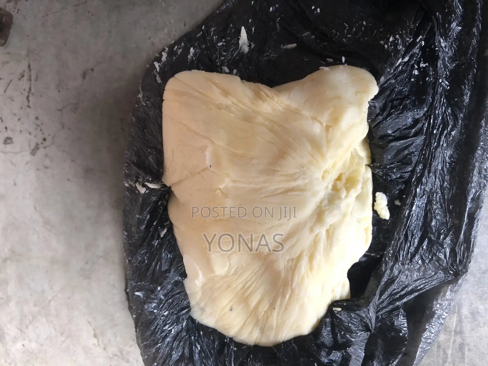 የተፈጥሮ ንፁህ ቀይና ነጭ ማር አለ እንዲሁም ቅቤ አለ