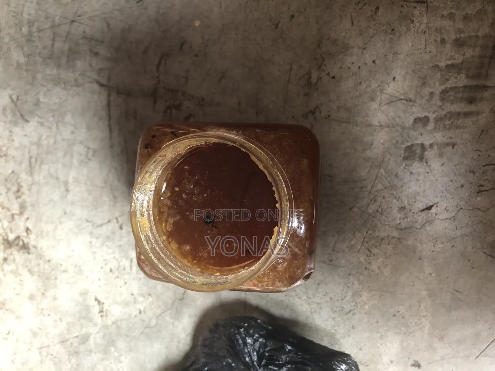 የተፈጥሮ ንፁህ ቀይና ነጭ ማር አለ እንዲሁም ቅቤ አለ