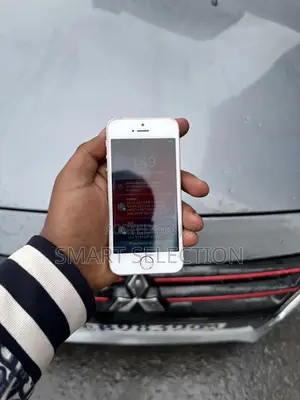 Photo - Apple iPhone SE 32 GB Rose Gold