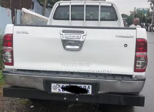 Toyota Hilux 2013 White