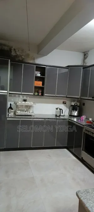 8bdrm House in Adis Ababa, Bole for sale