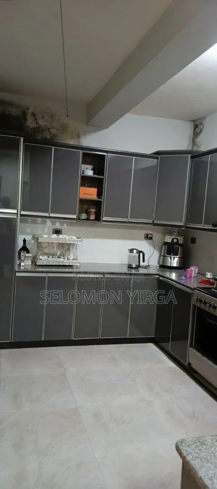 8bdrm House in Adis Ababa, Bole for sale