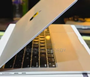 New Laptop Apple MacBook Air 2022 M2 16GB Apple M2 SSD 256GB